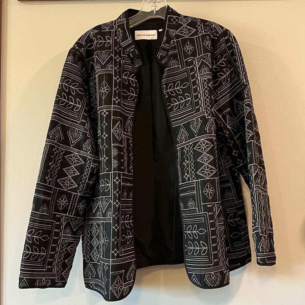 Alfred Dunner - Black and Beige lightweight blazer, embroidered